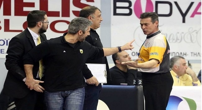 Οργισμένοι στη Βασίλισσα με τους διαιτητές