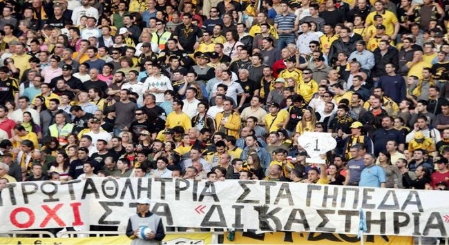 Πρωταθλήτρια στο γήπεδο (vid)