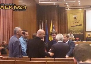 Ο Κετσπάγια στην παρουσίαση του βιβλίου