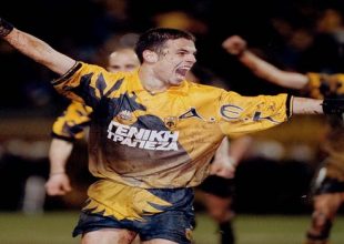 Στο Μουσείο Ιστορίας της ΑΕΚ η «λασπωμένη» φανέλα του Ντέμη Νικολαΐδη του 1997 (ΦΩΤΟ)