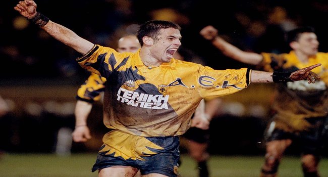 Στο Μουσείο Ιστορίας της ΑΕΚ η «λασπωμένη» φανέλα του Ντέμη Νικολαΐδη του 1997 (ΦΩΤΟ)