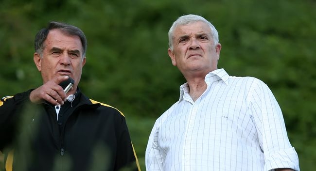 Μαχαίρια για την ΑΕΚ
