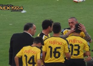 Αποθεώθηκαν οι πιτσιρικάδες στα αποδυτήρια