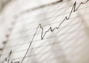 Παραμένει ισχυρός ο κίνδυνος για την ελληνική οικονομία