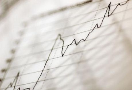 Παραμένει ισχυρός ο κίνδυνος για την ελληνική οικονομία Παραμένει ισχυρός ο κίνδυνος για την ελληνική οικονομία