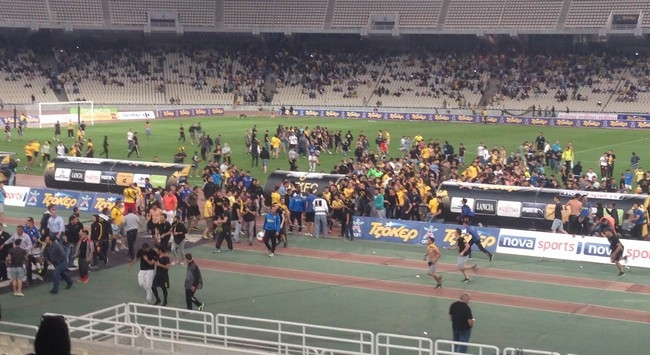 Ξέσπασε ο κόσμος (video)
