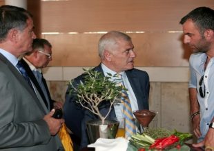 Τελειώνουν και τα…  λένε για όλα