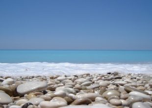 Ποιες παραλίες πήραν “Γαλάζια Σημαία” για το 2014. Δεύτερη στον κόσμο η Ελλάδα