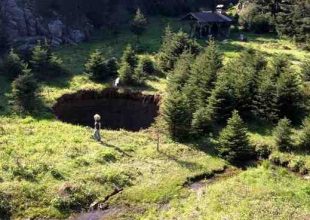 Απίστευτο. Άνοιξε η γη στα Τρίκαλα