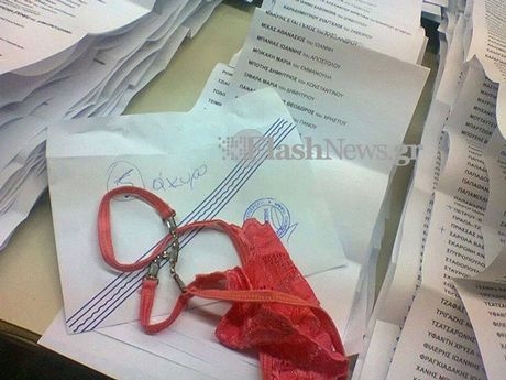 Άκυρη η ψήφος! Έριξε κόκκινο στρινγκ στην κάλπη