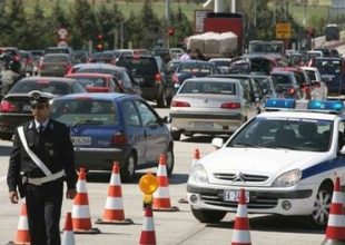 Eπιστροφή πινακίδων ενόψει εκλογών