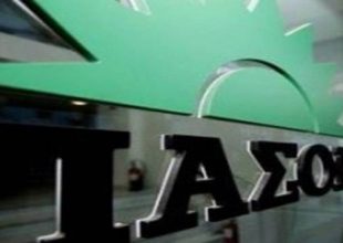 Έριξαν μολότοφ στα γραφεία του ΠΑΣΟΚ