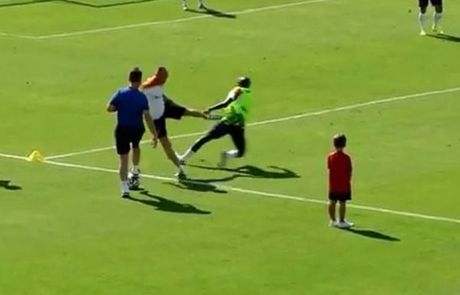 Ξύλο στην προπόνηση της Ολλανδίας (VIDEO )