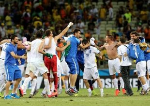 Θαυμάστριες στο ξενοδοχείο της Εθνικής