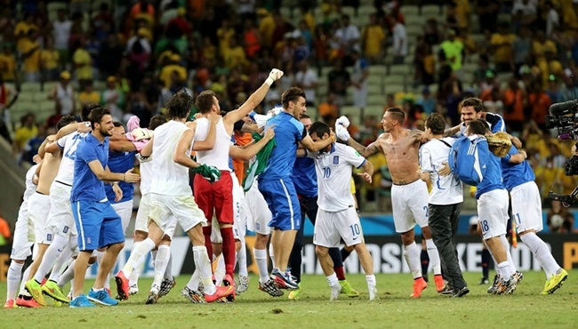 Θαυμάστριες στο ξενοδοχείο της Εθνικής