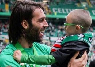Ο μικρός Jay πανηγύρισε το γκολ του Σαμαρά