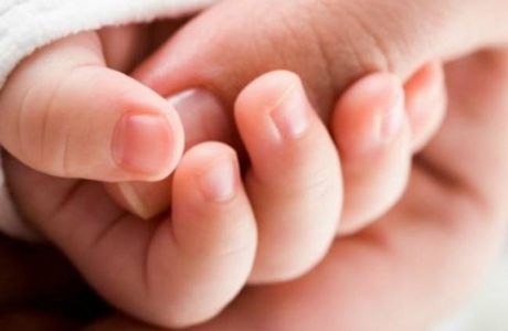 Εγκατέλειψαν βρέφος σε ταράτσα στα Πατήσια