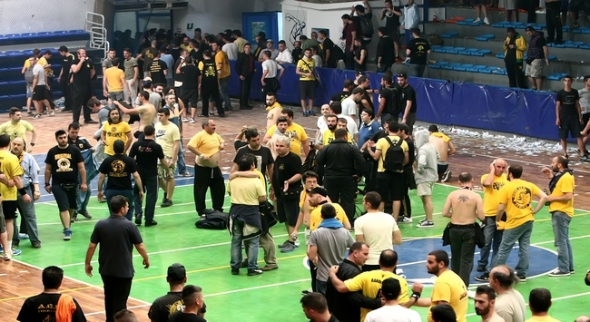 Εν αναμονή της απολογίας