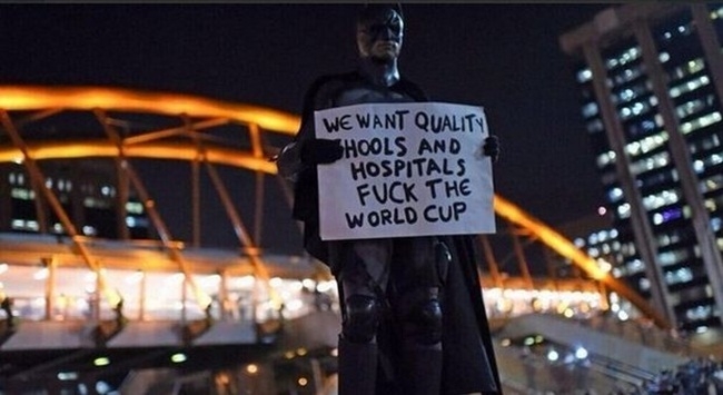 Εναντίον του Μουντιάλ και ο Batman…