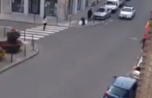 Αστυνομικοί πανηγυρίζουν τη νίκη του Βελγίου
