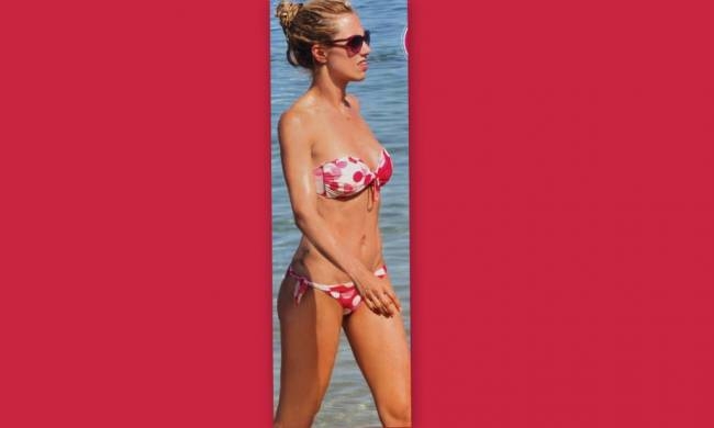 Ντορέττα Παπαδημητρίου: Μια… hot παρουσία στην παραλία