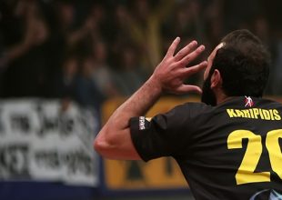 Ο Καρυπίδης ευχαρίστησε τον οπαδό