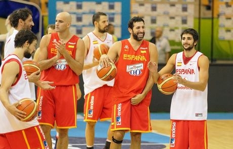 Με αποχώρηση απειλούν οι Ισπανοί