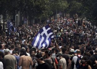 Ελλάδα, μια εύθραυστη ηρεμία. Υπαρκτοί οι φόβοι για το μέλλον