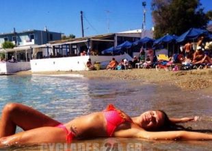 Η Μαριάννα Καλέργη «αναστατώνει» την παραλία της Σύρου!