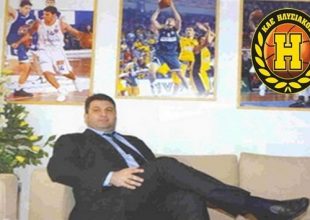 Η Βασίλισσα στα χέρια ενός μάνατζερ;