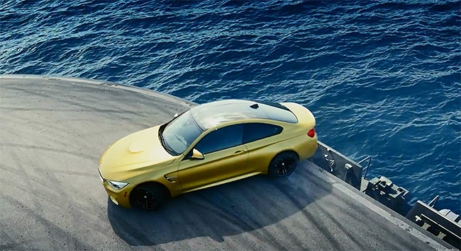 Όταν το αεροπλανοφόρο γίνεται πίστα για την BMW M4 (vid)