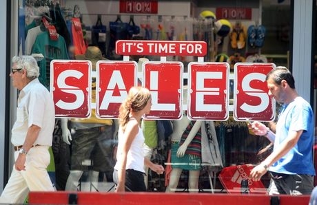 Ανάσα εκπτώσεων: Θέλουν να ρεφάρουν οι καταστηματάρχες