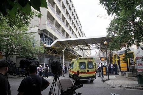 Επιτυχής η επέμβαση στον Νίκο Μαζιώτη. Οι γιατροί επανασύνδεσαν το οστό του Επιτυχής η επέμβαση στον Νίκο Μαζιώτη. Οι γιατροί επανασύνδεσαν το οστό του