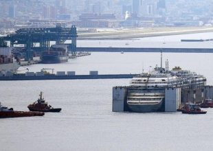 To Costa Concordia έκανε το τελευταίο του ταξίδι