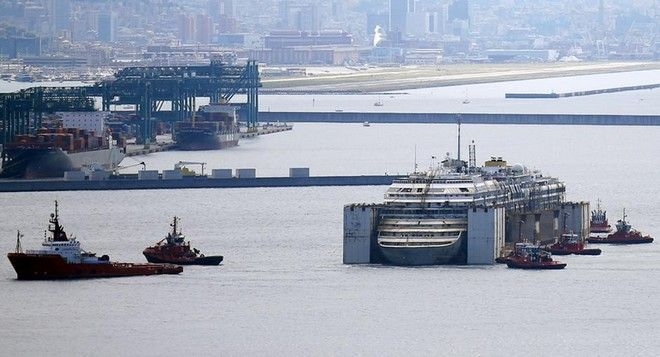 To Costa Concordia έκανε το τελευταίο του ταξίδι