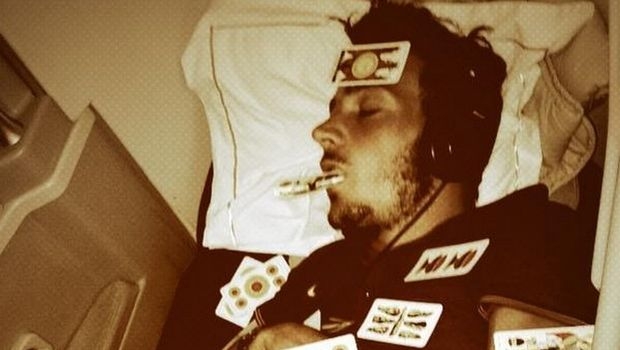 Αυτά παθαίνεις όταν κοιμάσαι! (pic)