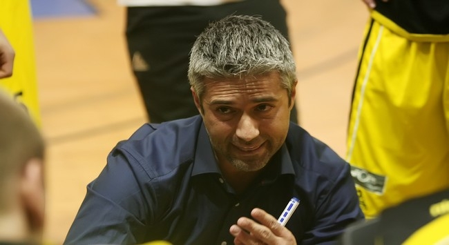 Σε ανοιχτή γραμμή με Αθήνα Σε ανοιχτή γραμμή με Αθήνα
