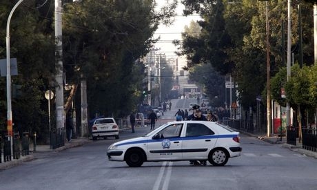 Ληστεία με όμηρο στο Δίστομο. Συναγερμός στην Αντιτρομοκρατική