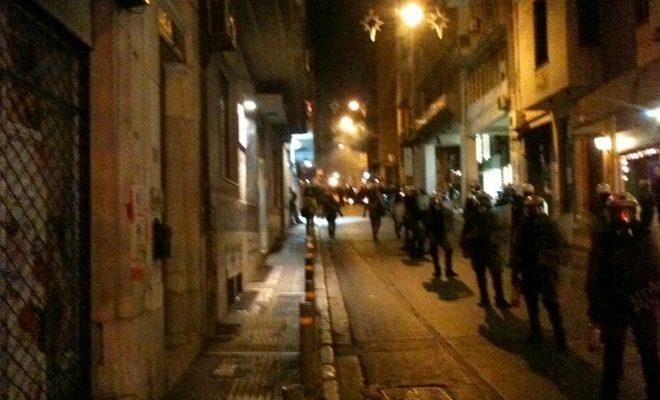 Μολότοφ κατά αστυνομικών στην οδό Ιπποκράτους