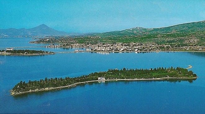 Δικό σας για 15.000.000 ευρώ. Πωλείται το νησάκι “Αγία Τριάδα” στην Εύβοια