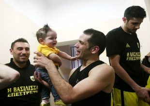 Στην πόρτα της εξόδου ο Καράμπουλας