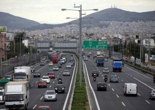 Βαριές καμπάνες για ανασφάλιστα οχήματα: Πρόστιμα, αφαίρεση άδειας – διπλώματος και φυλακή