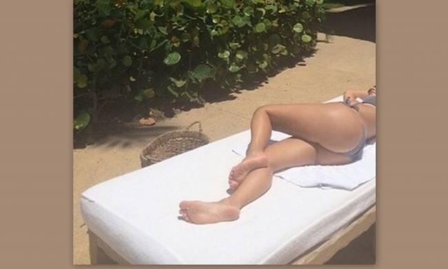 «Ανάβει φωτιές» στο Instagram με… τα οπίσθιά της!