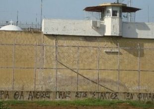 Άρνηση εισόδου στα κελιά τους από τις γυναίκες στον Κορυδαλλό. Διαμαρτύρονται για τους χρυσαυγίτες βουλευτές