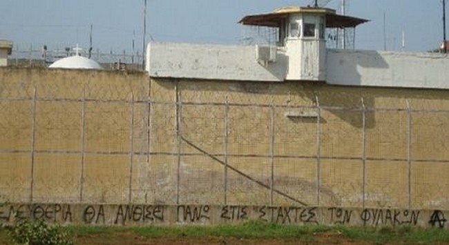 Άρνηση εισόδου στα κελιά τους από τις γυναίκες στον Κορυδαλλό. Διαμαρτύρονται για τους χρυσαυγίτες βουλευτές