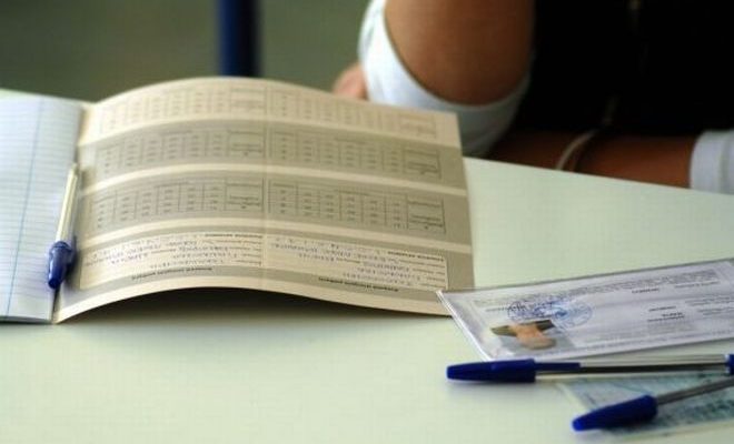 Έδωσε λευκή κόλλα και πέρασε σε ΑΕΙ