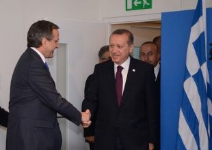 Ζήτησε και τα ρέστα ο Ερντογάν από τον Σάμαρα: Τον εγκάλεσε για τις γενοκτονίες στο αντιρατσιστικό και εμμένει στην ύπαρξη δύο κρατών στη Κύπρο