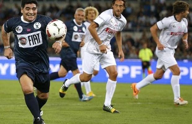 Σόου Μαραντόνα με… μπηχτές