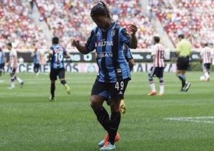 Γκολ και… σάμπα για Ροναλντίνιο! (VIDEOS)