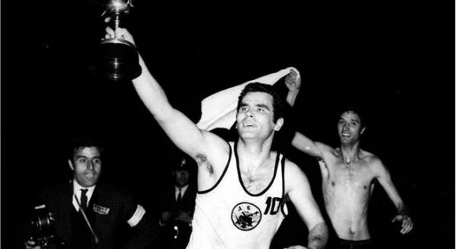 Αποσύρεται το Νο10 προς τιμήν του Γιώργου Αμερικάνου